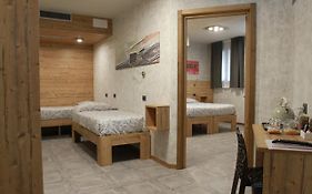 Hotel Bed & Rooms , Corte Rossa -1 Min Walk To Bernina Express